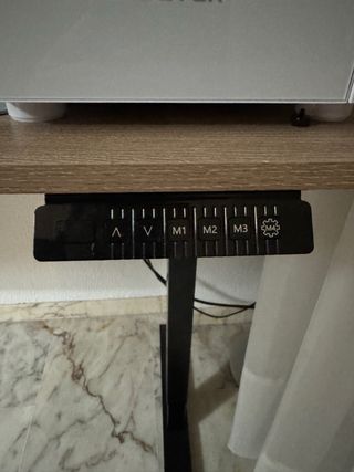 Mesa escritorio elevable madera y metal