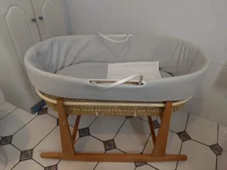 Moisés/mecedora bebé mimbre y madera