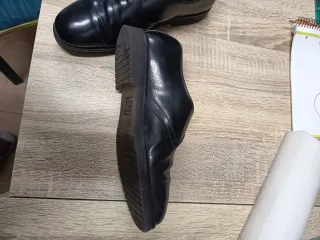 Zapatos de vestir negros con hebilla