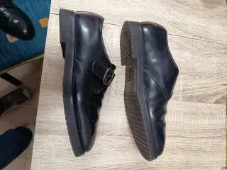 Zapatos de vestir negros con hebilla