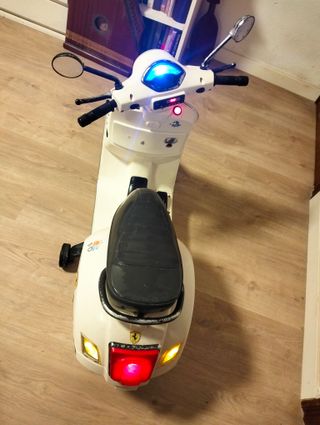 Moto Vespa Eléctrica Infantil