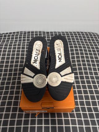Zapatillas Louis Vuitton Negras y Blancas