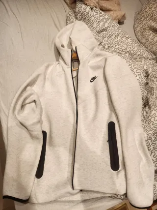 Chaqueta Nike Tech Gris y Blanca