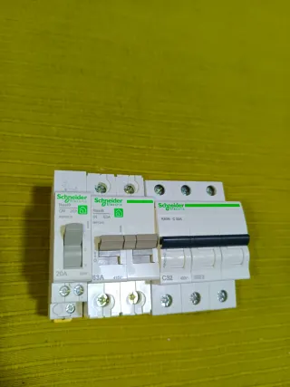 Disyuntor , interruptor y interruptor 3 posiciones