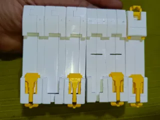 Disyuntor , interruptor y interruptor 3 posiciones