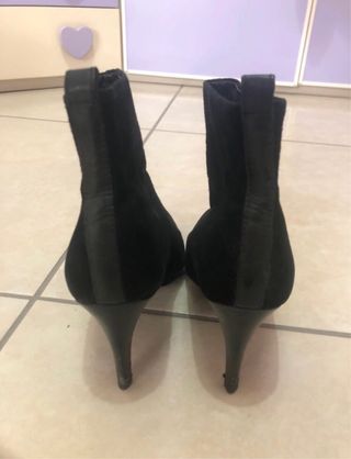 Abito blazer beige e stivaletti neri