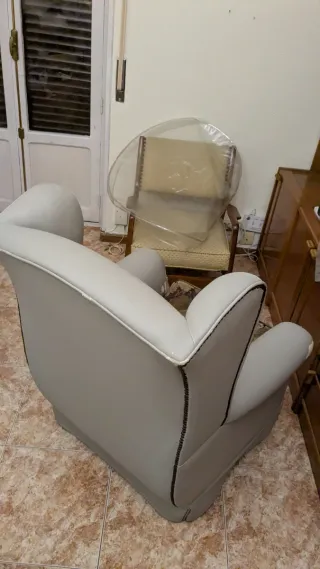 2 Sillones Orejeros Gris y Floral