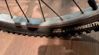 Bicicleta infantil Rockrider blanca.