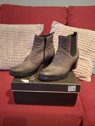 Botines Camila's grises talla 37