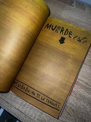 Destroza este diario. Ahora a todo color