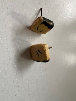 3 pares de Pendientes plateados con diseño de flor