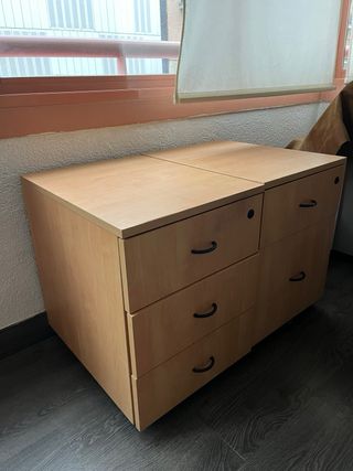 Cajonera de madera con ruedas