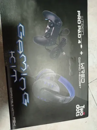 Controller + Cuffie per PS4 kit gaming