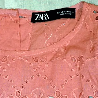 Blusa Zara bordada rosa Talla XS