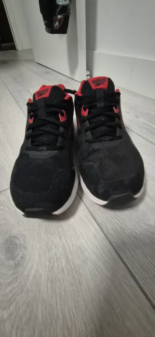 Zapatillas Reebok Negras y Rojas