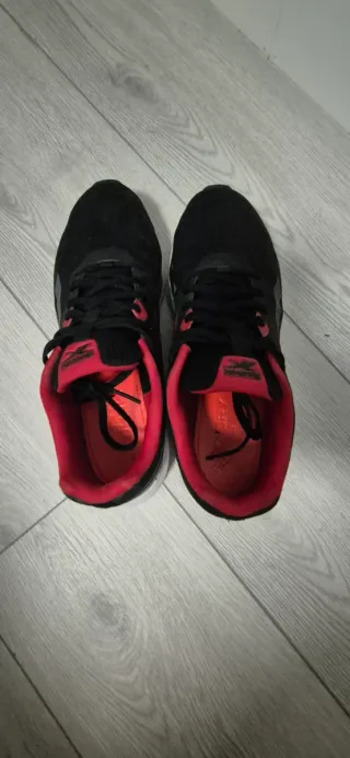 Zapatillas Reebok Negras y Rojas