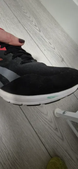 Zapatillas Reebok Negras y Rojas