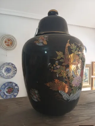 Jarrón grande con tapa de cerámica