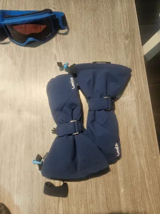 Pantalones, gafas y guantes de esquí para niños