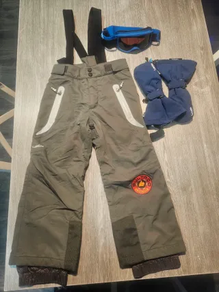 Pantalones, gafas y guantes de esquí para niños