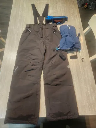 Pantalones, gafas y guantes de esquí para niños