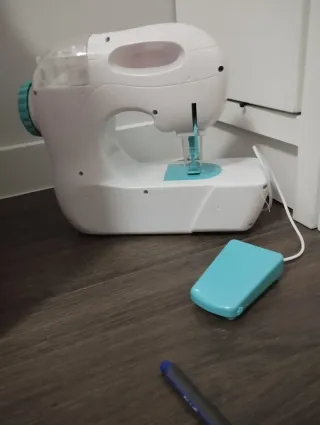 Máquina de coser de juguete