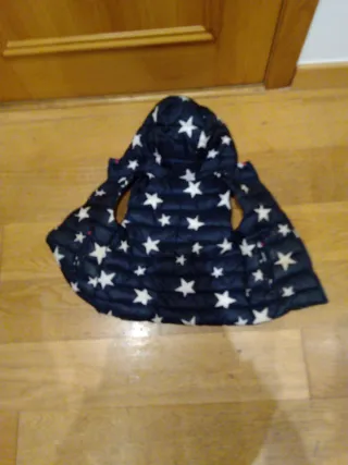 Chaleco azul con estrellas blancas