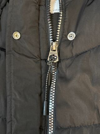 Abrigo negro con capucha forrada niña 12 años