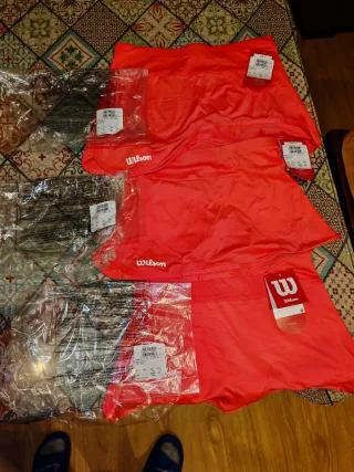 Falda de tenis Wilson color coral nueva.