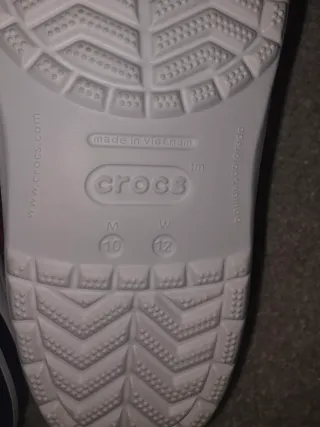 Crocs Blancos con Tira Roja