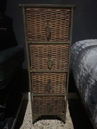 Comodino in bambù e vimini con 4 cassetti