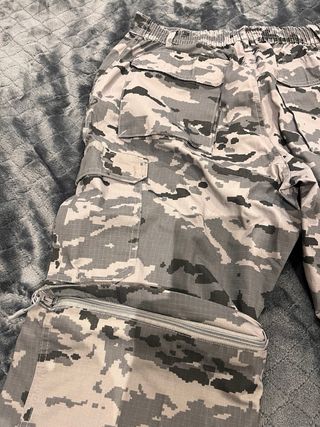 Pantalón camuflaje convertible en pantalón corto