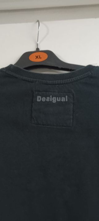 Camiseta Desigual Negra y Beige