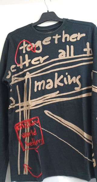 Camiseta Desigual Negra y Beige