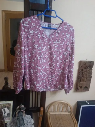 Blusa SHEIN floral rosa y blanca