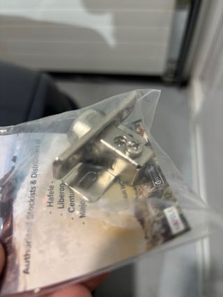 Bisagra para puerta de autocaravana/caravana