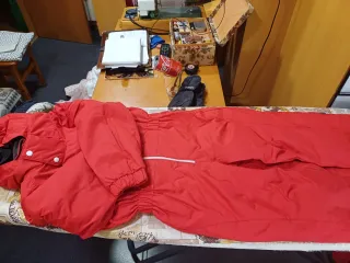Ropa de esquí infantil roja Talla 4