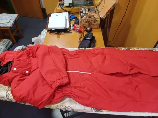 Ropa de esquí infantil roja Talla 4