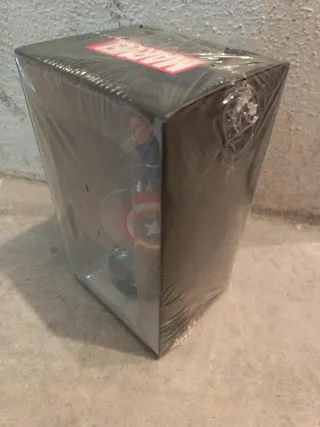 Figura Capitán América sin máscara MARVEL.