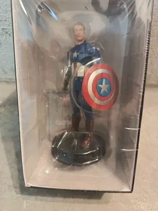 Figura Capitán América sin máscara MARVEL.