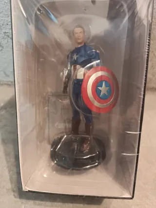 Figura Capitán América sin máscara MARVEL.
