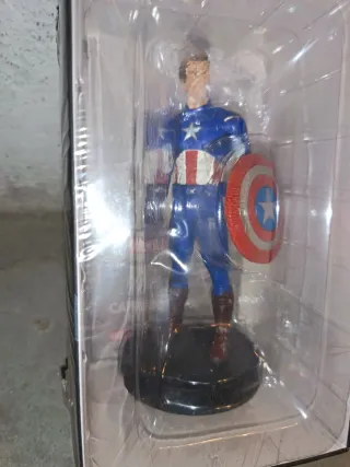 Figura Capitán América sin máscara MARVEL.