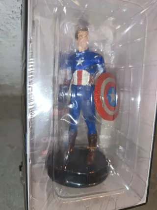 Figura Capitán América sin máscara MARVEL.