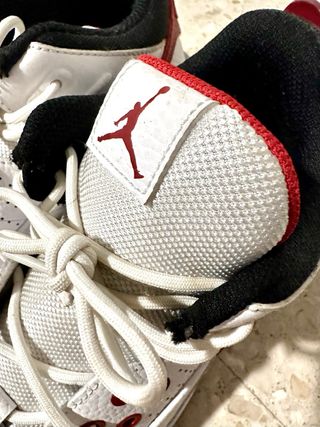 Zapatillas Nike Jordan Blancas y Rojas