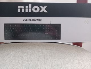 Pantalla AOC Negra + Cables y Teclado