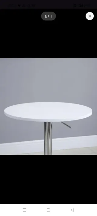 Mesa de bar ajustable plateada y blanca