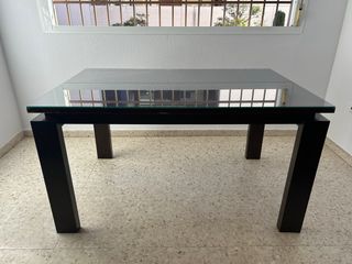 Mesa de comedor con 4 sillas