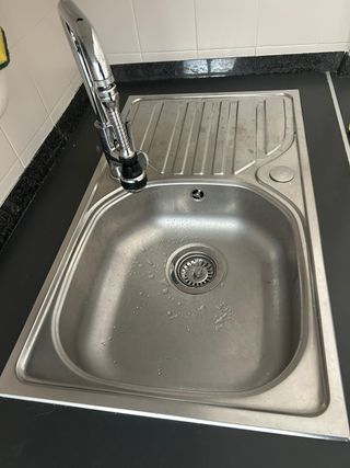 Fregadero de cocina metálico
