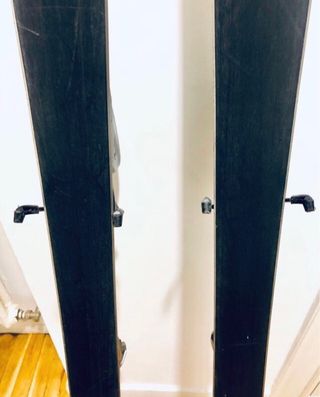 Diez euros un esquí y regalo el otro