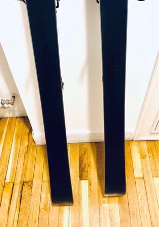 Diez euros un esquí y regalo el otro